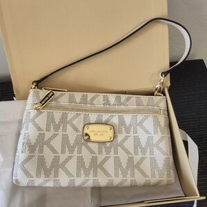 Michael Kors Jet Set Medium Convertable Wristlet NeW 💋